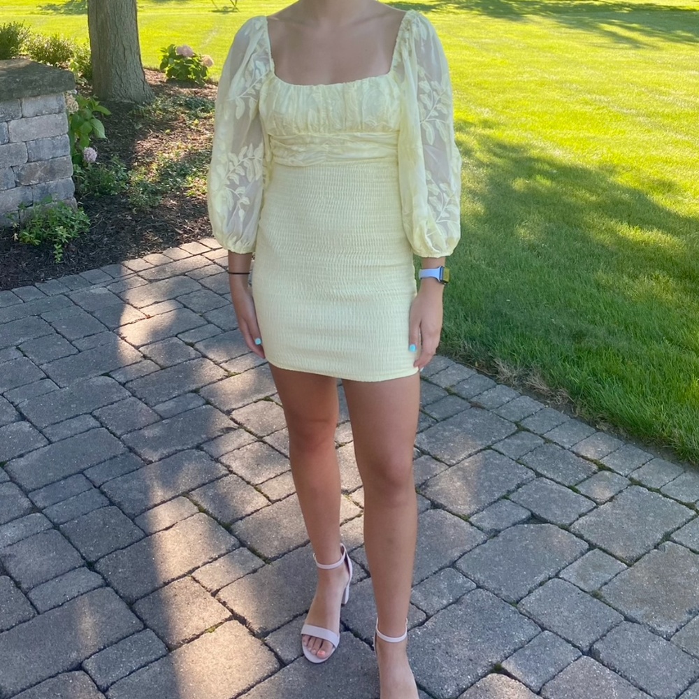 Selfie Leslie new Yellow dress size small